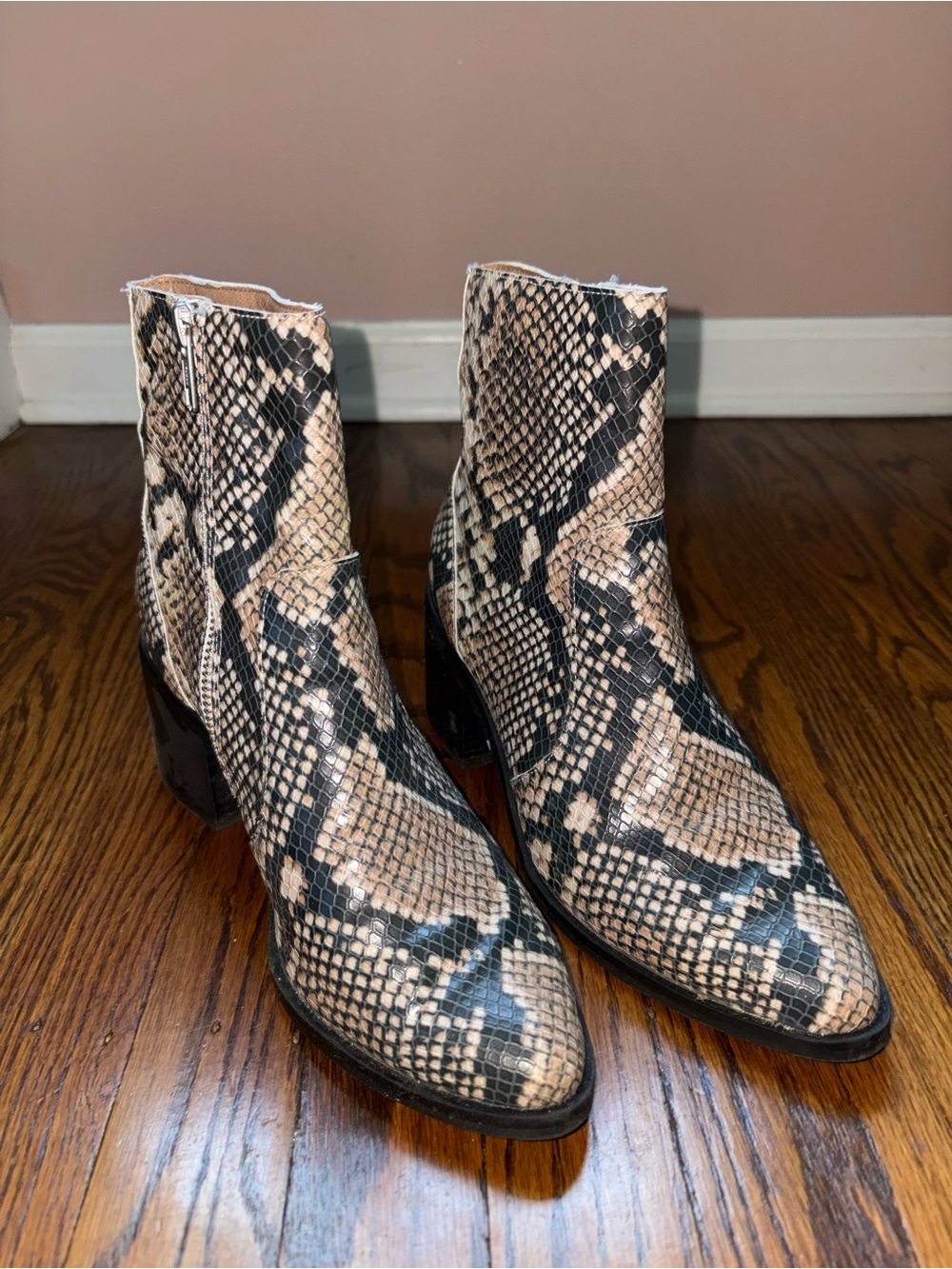 Urban Outfitters Women’s Snake-Print Ankle Boots in Beige and Black Size 6